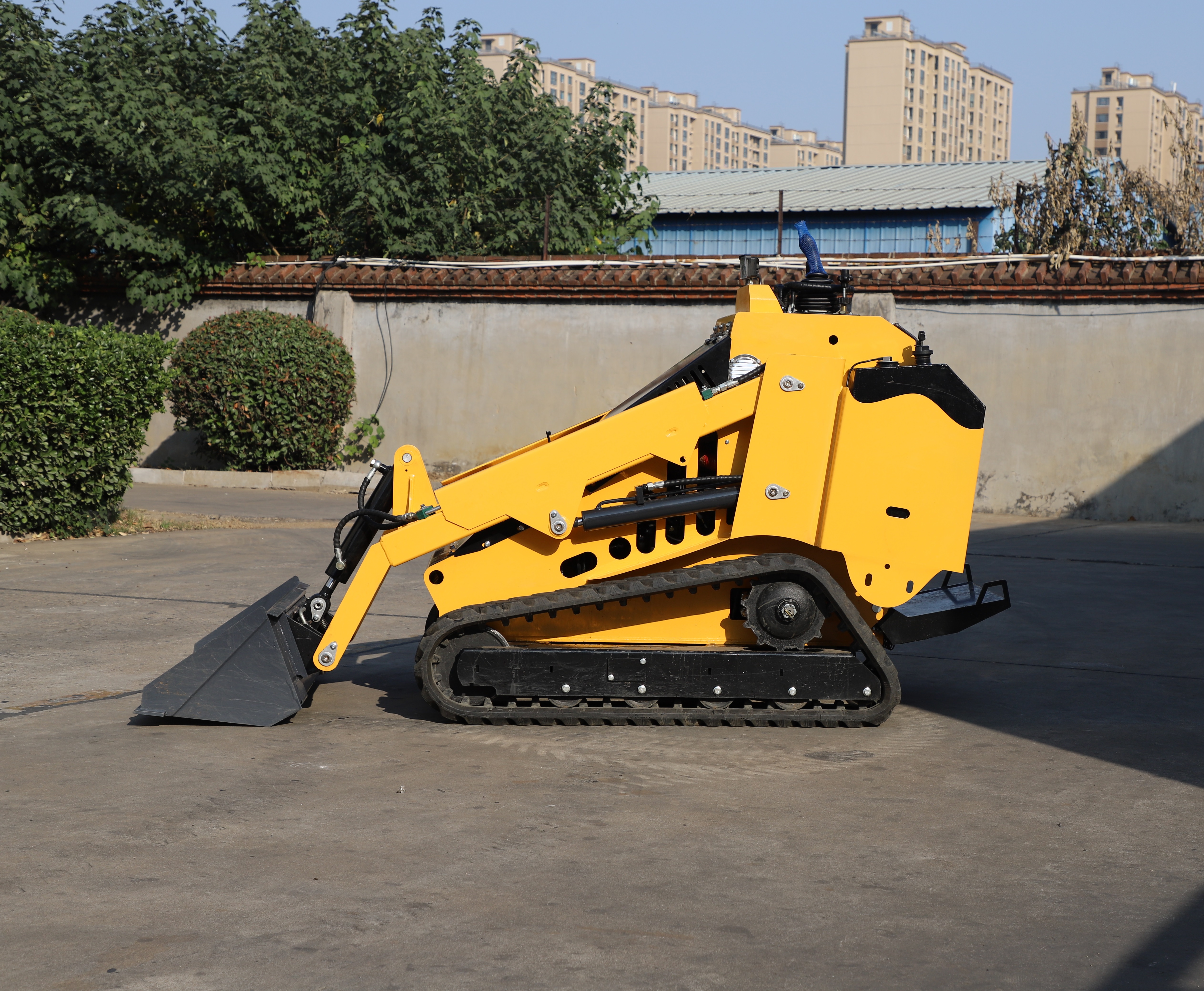 Burly750 Stand-Up Skid Steer