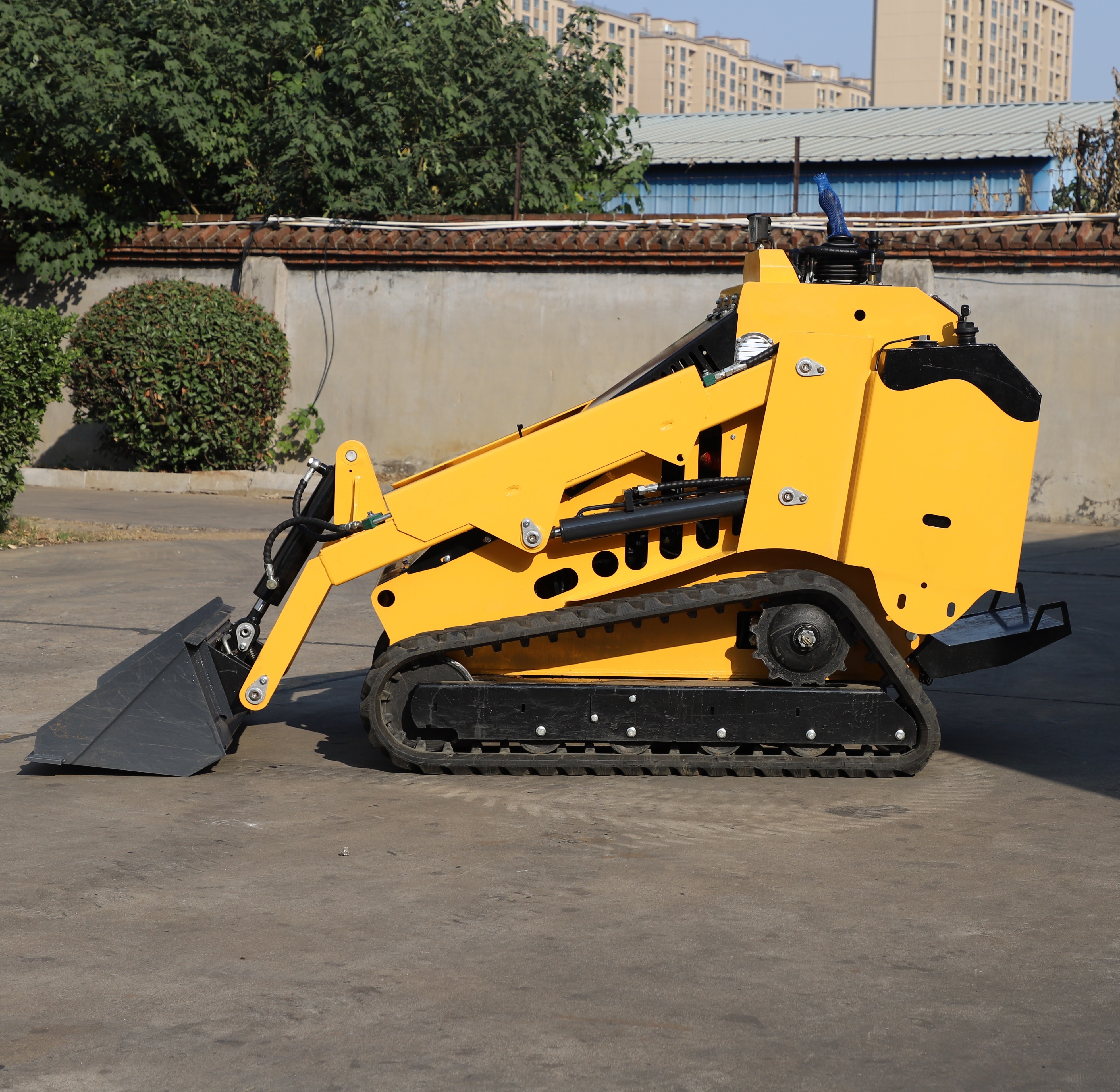 Burly 750 Stand Up Skid Steer